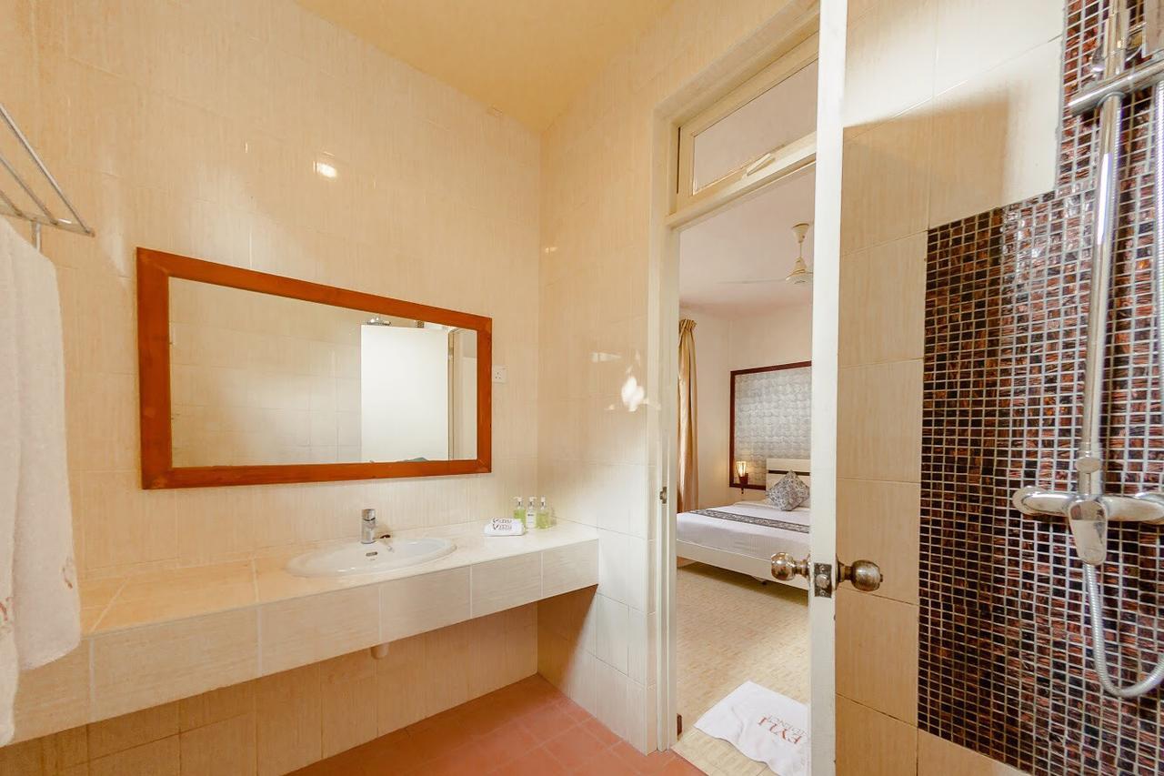 เวย์ลี เรสซิเดนซ์ มัลดีฟส์ Hotel Addu City ภายนอก รูปภาพ